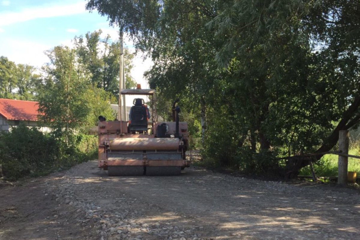 В поселке Мельниково отремонтировали поселковую дорогу