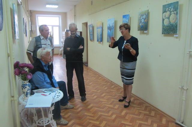 Выставка местной художницы в зеленоградской библиотеке