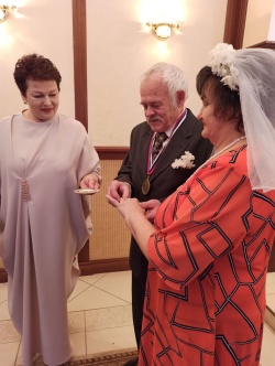 Семью Антонины и Геннадия Курочкиных поздравили с «золотой» свадьбой