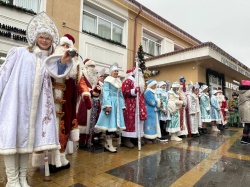 Состоялось первое шествие Дедов Морозов