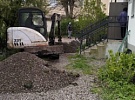 Дворовую территорию дома по улице Московской в Зеленоградске благоустраивают по муниципальной программе