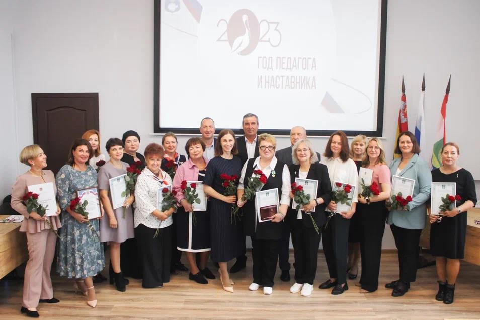 В преддверии Дня учителя в Зеленоградске наградили работников системы образования