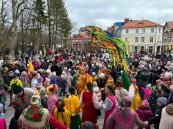 В Зеленоградске состоялось народное гуляние «Масленица хороша – широка ее душа!»