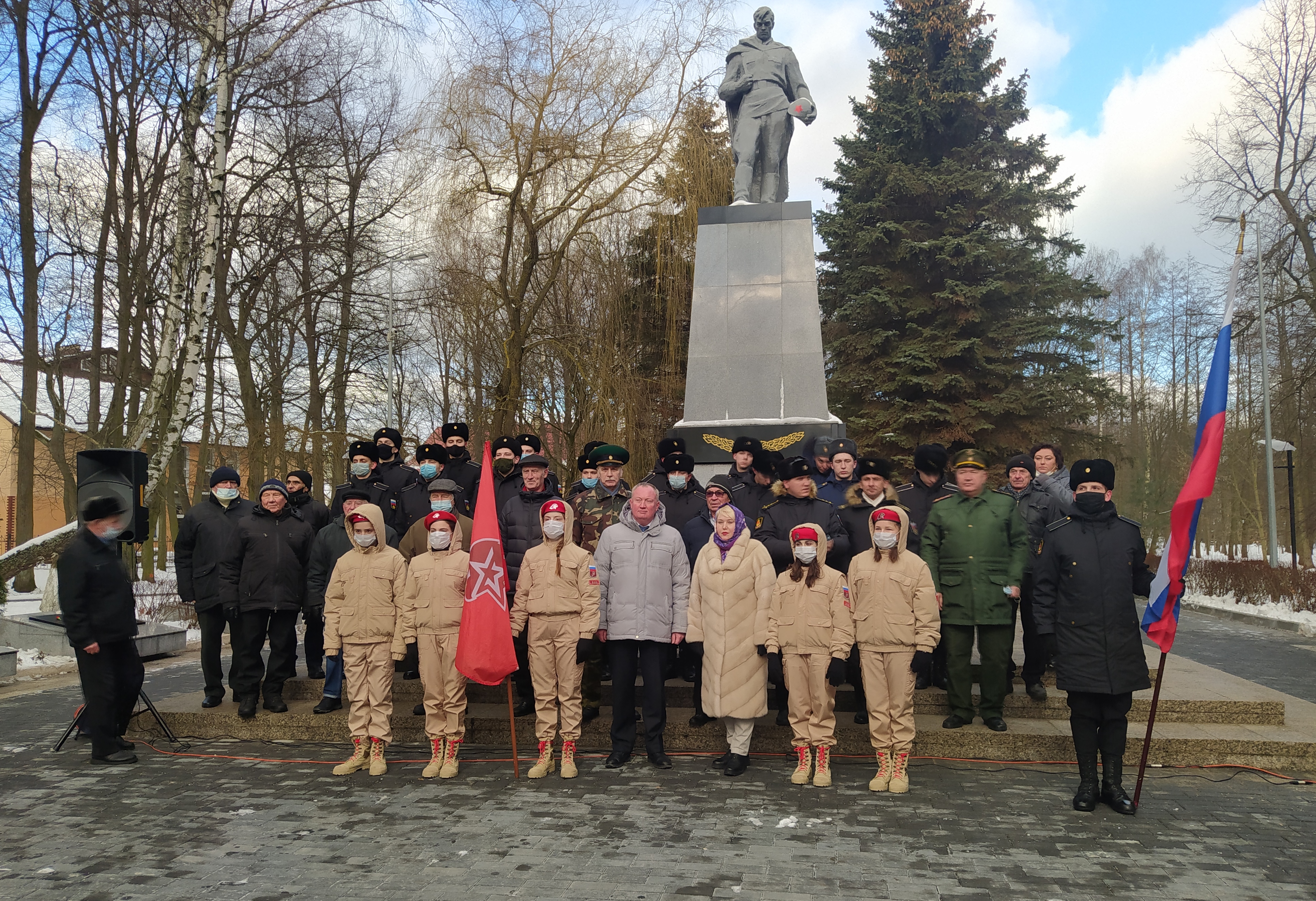 В Зеленоградске на воинском Мемориале прошла памятная церемония возложения венков и цветов