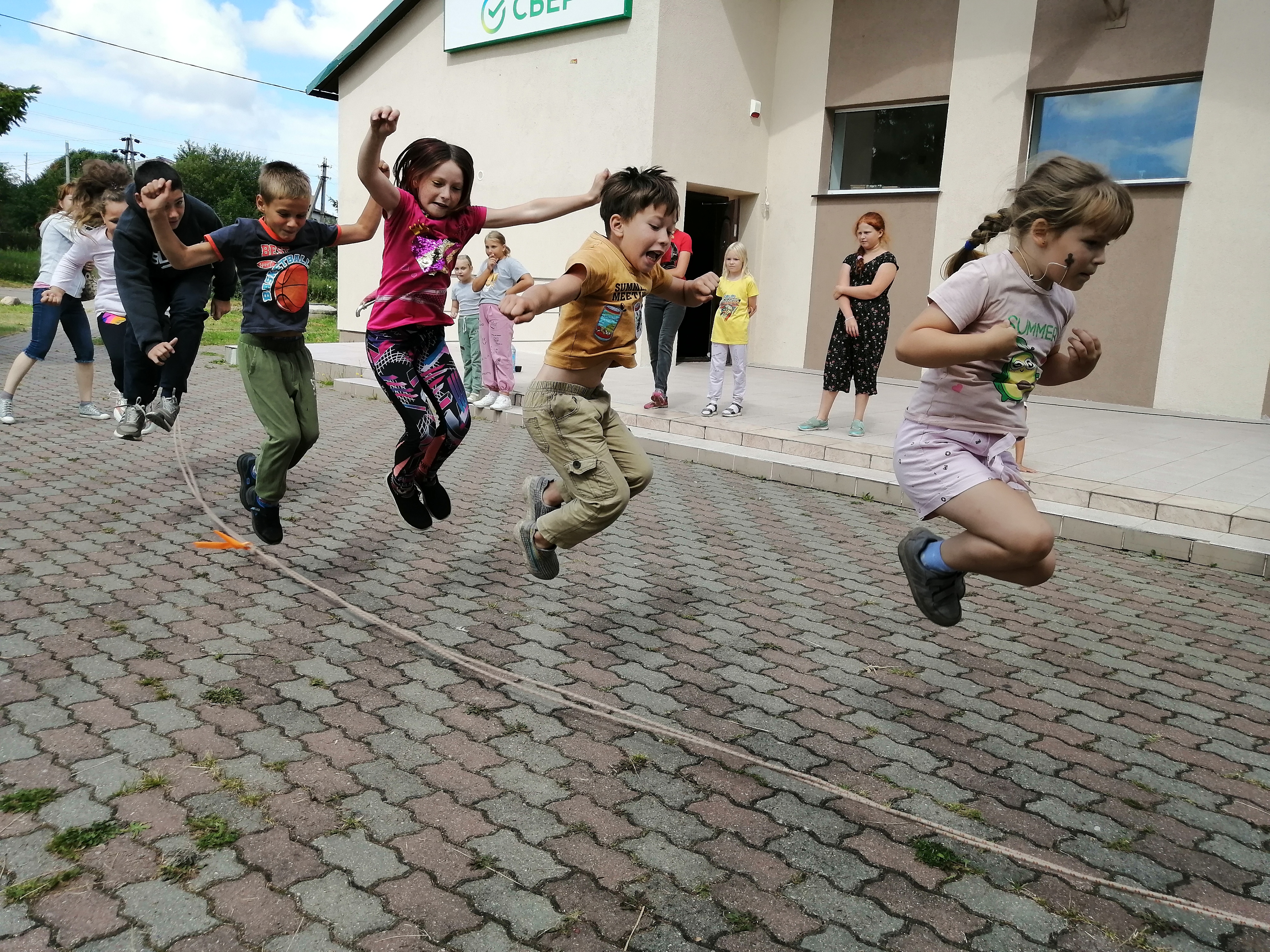 В поселке Красноторовка  прошел спортивный праздник «Сильнее, выше, быстрее»