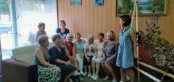 «Серебряные» добровольцы Зеленоградска вернулись к изготовлению маскировочных сетей