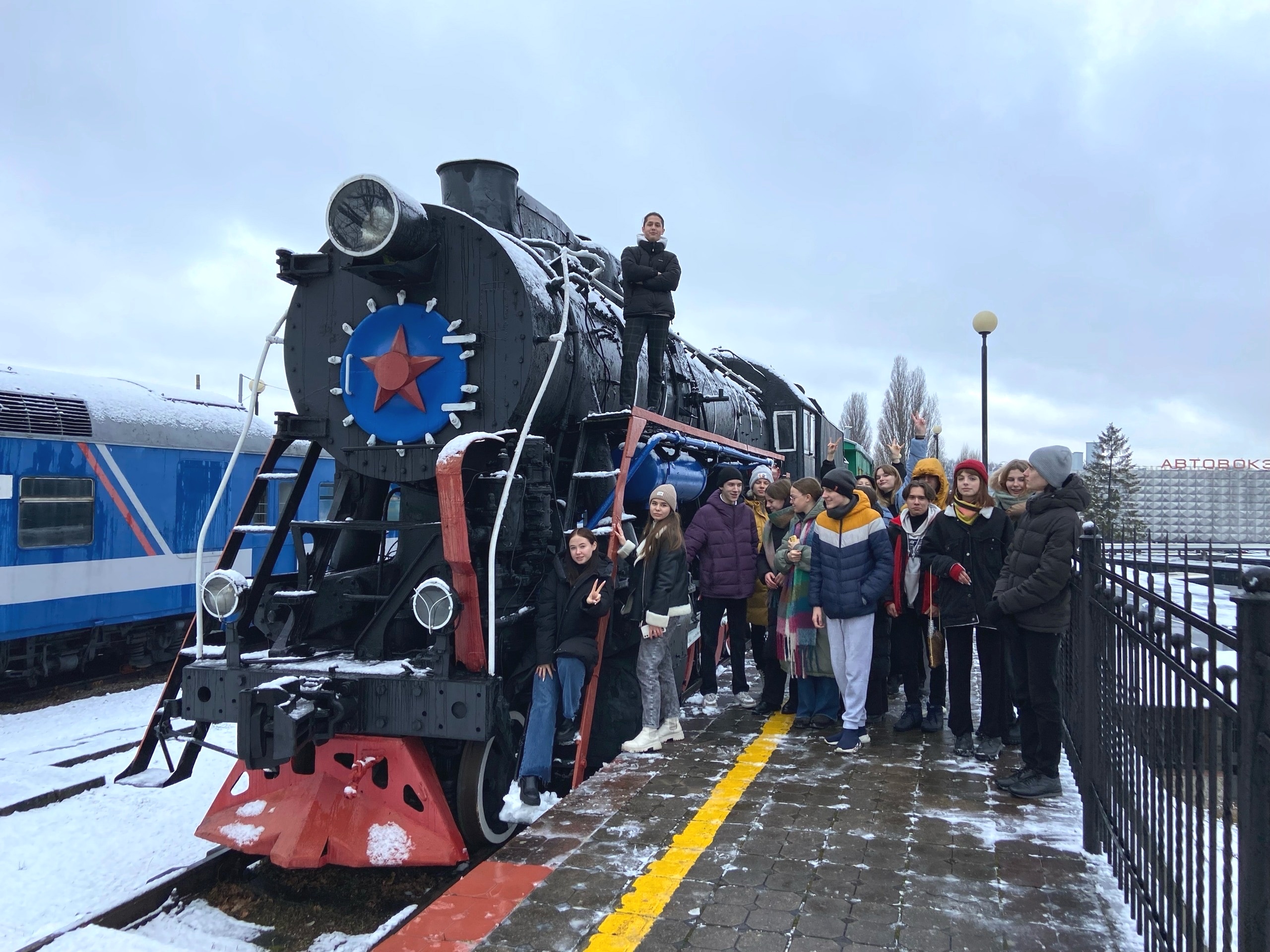 Зеленоградские школьники познакомились в Музее железнодорожного транспорта с работой машиниста поезда
