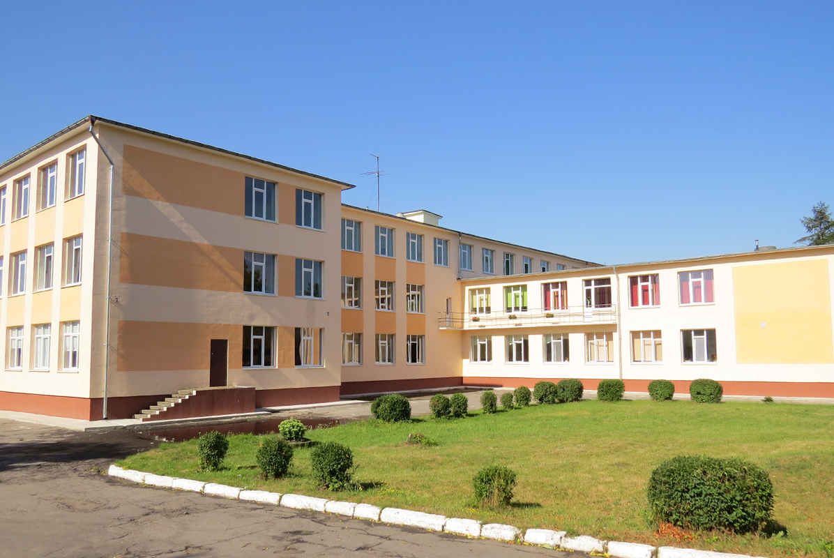 У школы в посёлке Романово новая крыша