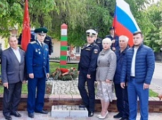 У «Пограничного столба» на улице Пограничной в Зеленоградске почтили память героев-пограничников
